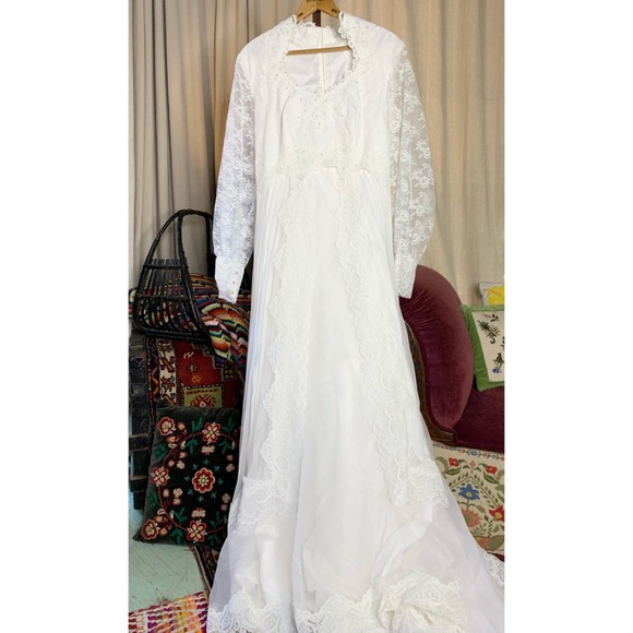 70s Wedding Gown - Picture 10 of 12
